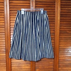 J Crew navy and white skirt with pockets size 2 cute summer skirt